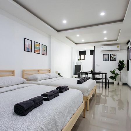 45m² studio Appartement, met 1 privé badkamer in Silom Bangkok Buitenkant foto