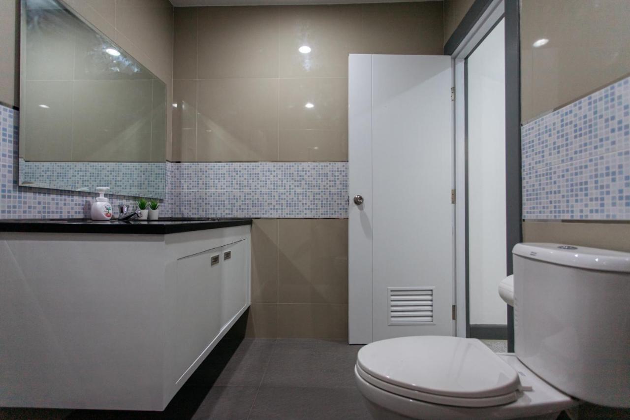45m² studio Appartement, met 1 privé badkamer in Silom Bangkok Buitenkant foto