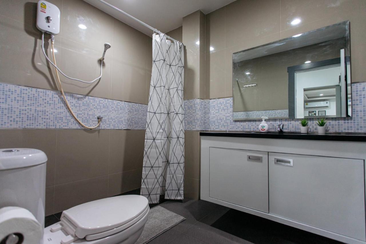45m² studio Appartement, met 1 privé badkamer in Silom Bangkok Buitenkant foto