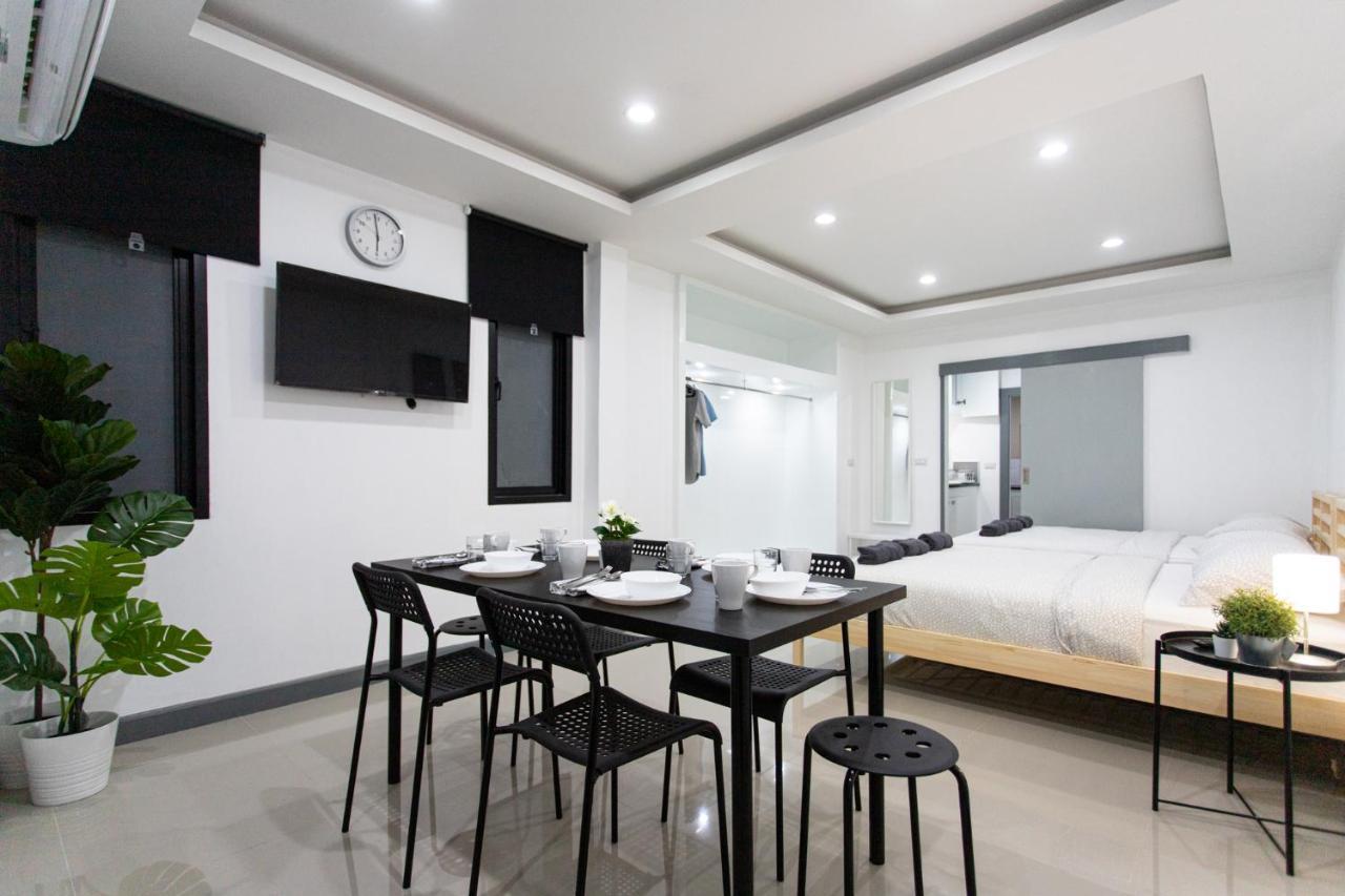 45m² studio Appartement, met 1 privé badkamer in Silom Bangkok Buitenkant foto